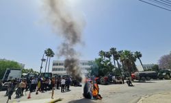Hayvan üreticileri Başbakanlık önünde balya ve lastik yaktı…Darbaz: “Yolumuz uzun…”