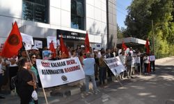 KTOEÖS, Lefkoşa’da eylem yaptı, okulların açılmamasını protesto etti