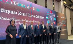 Töre’ye İstanbul’da “Kızıl Elma” ödülü verildi