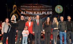 Tatar, Değirmenlik-Akıncılar Belediyesi Altın Kalpler Korusu TSM konserini izledi