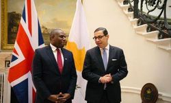 Güney Kıbrıs Dışişleri Bakanı Kombos, Londra’da David Lammy ile görüştü