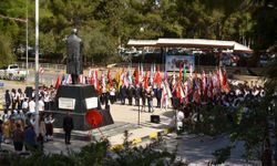 19 Mayıs Atatürk’ü Anma Gençlik ve Spor Bayramı etkinlikleri Atatürk Anıtı önünde düzenlenen törenle başladı