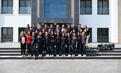 Özçınar, Kurtuluş Lisesi kız ve erkek atletizm takımını kabul etti