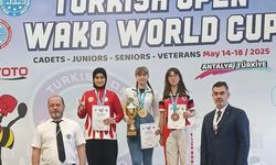 Antalya'da düzenlenen kick-boks turnuvasında Hala Sultan İlahiyat Koleji öğrencisi Öksüz dünya ikincisi oldu