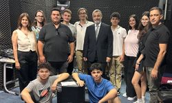 Telsim Freezone 11. Liselerarası Müzik Yarışması birincisi Levent College'e büyük ödülü teslim edildi