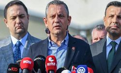 CHP Genel Başkanı Özel'den, İmamoğlu'na cezaevinde ziyaret... Özel, yargılamaların yayınlanması konusunu değerlendirdi.