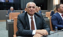 Çavuşoğlu, YDÜ heyeti ile birlikte yapay zeka tabanlı akademisyeni kabul etti