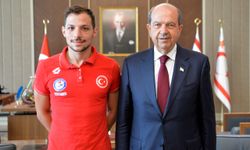 Cumhurbaşkanı Tatar, milli yüzücü Doğukan Ulaç’a başarılar diledi