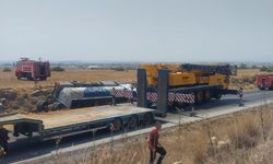 İskele-Ercan ana yolunda akaryakıt yüklü tanker devrildi