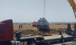 Devrilen akaryakıt yüklü tanker kaldırıldı, yol yeniden trafiğe açıldı