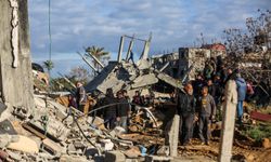 İsrail, ateşkese rağmen Gazze’nin farklı bölgelerini bombalamayı sürdürdü