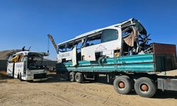 Afganistan'da otobüs kazasında onlarca göçmen yaşamını yitirdi