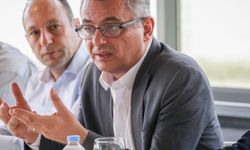 Erhürman, bir grup ekonomistle bir araya geldi
