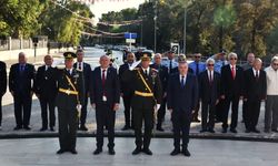 Lefkoşa Şehitler Anıtı’nda tören gerçekleştirildi