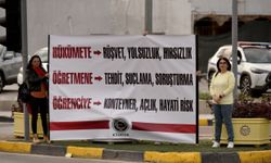 KTOEÖS, Başbakanlık ışıklarında eylem yaptı