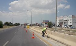 Düzova Kavşağı ile Yonca Kavşağı arasındaki refüj çevresi temizlenecek