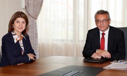 Erhürman-María Holguín görüşmesi başladı