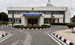 Girne’de alkollü şahıs, mülke tecavüz, polise saldırı ve uyuşturucu madde bulundurmaktan tutuklandı