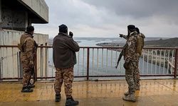 Rakka'da ayaklanan halk ve aşiret güçleri, kent merkezini terör örgütü YPG/SDG'den büyük ölçüde kurtardı