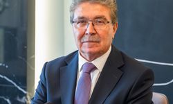 Başbakan Üstel, Türkiye'den gazetecilerle bir araya geldi