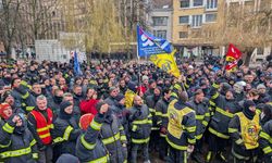 Fransa Sokakları Karıştı: İtfaiyeciler ile Polis Karşı Karşıya