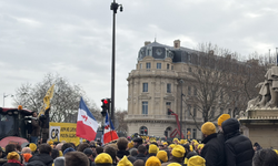Paris’te traktörlü protesto: Çiftçiler AB–Mercosur anlaşmasına tepkili