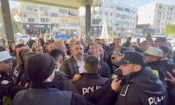 Hükümete protesto otel önünde gerilime dönüştü