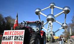 Brüksel'de çiftçilerden traktörlü MERCOSUR protestosu