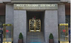 KKTC'de 661,5 metrekarelik Türk bayrağıyla serbest paraşüt atlayışı yapılarak Türkiye rekoru kırıldı