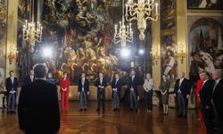 Hollanda'da yeni hükümet göreve başladı