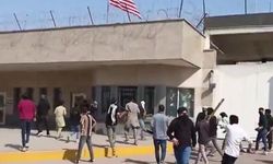 Pakistan'da bir grup gösterici, ABD'nin Karaçi Konsolosluğu'na girmeye çalıştı