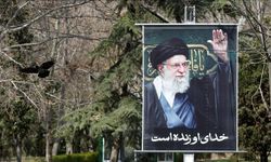 İran lideri Hamaney için Tahran'da düzenlenecek cenaze töreni ertelendi