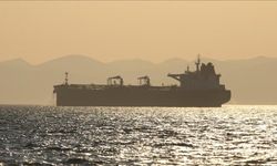 İran, Hürmüz Boğazı'nda bekleyen gemilerin görüntülerini paylaştı