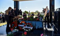 İrsen Küçük 7'nci ölüm yıl yönümde kabri başında anıldı