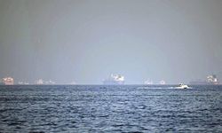 Hürmüz Boğazı'nda bir konteyner gemisinin "bilinmeyen" bir cisimden hasar gördüğü bildirildi