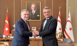 Cumhurbaşkanı Erhürman, TC Gençlik ve Spor Bakanı Osman Aşkın Bak’ı kabul etti