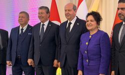 Başbakan Üstel, bayram tebriği kabul etti