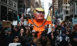 ABD’de milyonlar “Krallara hayır” diyerek sokağa çıktı