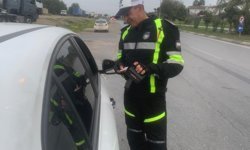 Trafik denetimlerinde 282 sürücü hakkında yasal işlem başlatıldı, 30 araç trafikten men edildi