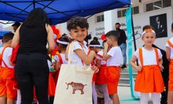 TC Lefkoşa Büyükelçiliği ve Yunus Emre Enstitüsü 23 Nisan dolayısıyla Mehmetçik İlkokulu’nda etkinlik düzenledi