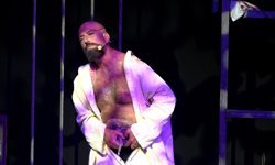 Sanatçı Abdullah Öztoprak’ın tiyatro oyunu ‘Parçalayanım… Parçalarım’ yarın ve pazartesi LAÜ'de sahnelenecek