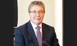 Başbakan Üstel, vergi düzenlemeleri ve çalışma hayatına ilişkin 5 yasa tasarısının Meclise sevk edildiğini açıkladı