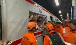 Endonezya'daki tren kazasında ölü sayısı 14'e yükseldi