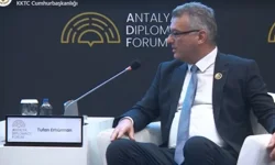 Erhürman’dan Antalya’da Net Mesaj: Türkiye ile Çözüm İradesi Sürüyor