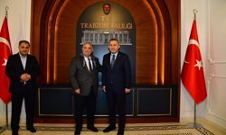 Türk İnternet Medya Birliği Genel Başkanı Süleyman Basa öncülüğündeki heyet, Tahir Şahin’i makamında ziyaret etti