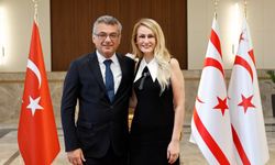 Cumhurbaşkanı Tufan Erhürman ve eşi Nilden Bektaş Erhürman, Cumhurbaşkanlığı’nda bayram tebriği kabul etti