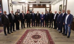 Türk Dünyası Gazeteciler Federasyonu heyetinden Elazıg Valis Numan Hatipogluna ziyeret