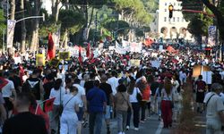 Arnavutluk'ta turizm projesine karşı protestolar:"Arnavutluk satılık değildir"