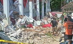 Endonezya'daki 6,7'lik depremde 1 kişi öldü
