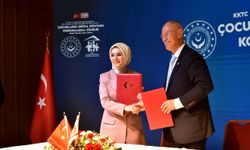 Hasipoğlu ve Göktaş, “Dijital Zorbalık, Bağımlılık ve Koruma Sempozyumu”nda